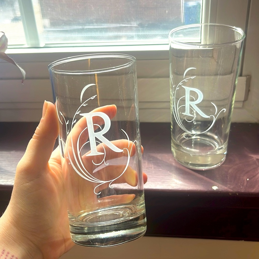 “R” glasses pair